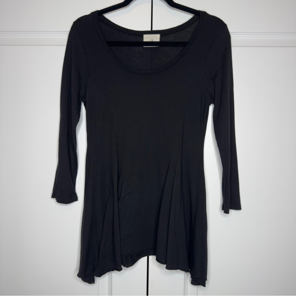 T.LA Women’s Black Long Sleeve Tunic Top Asymmetrical‎ Hem Size Small